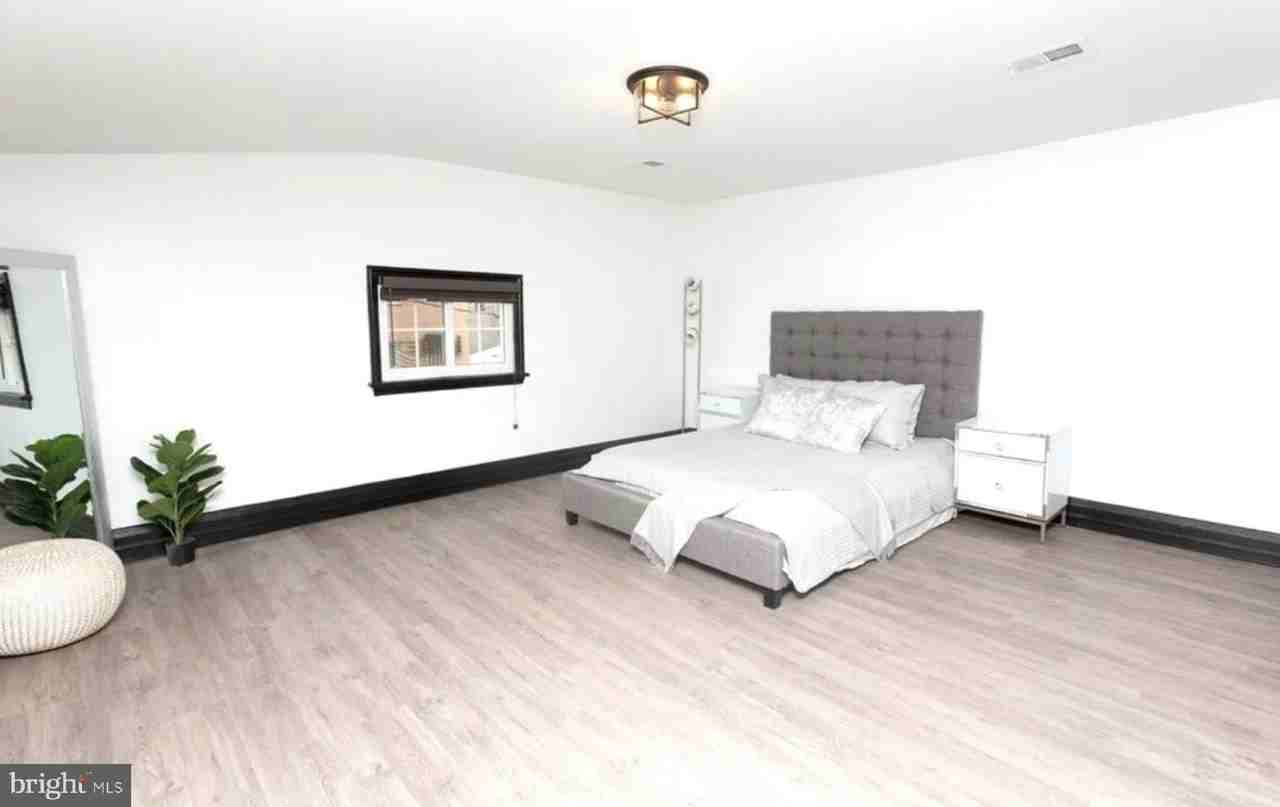 606 Cathedral St #1D - Photo 6 of 7