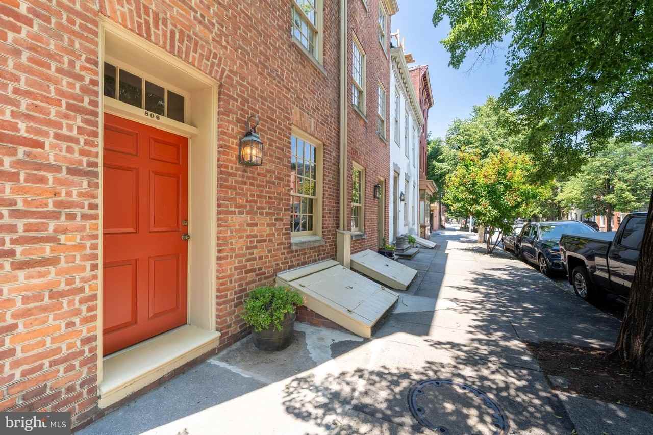 806 S Ann St - Photo 2 of 45