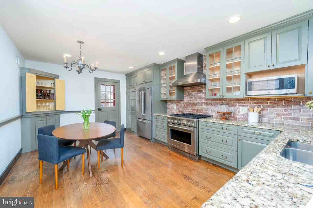 806 S Ann St - Photo 4 of 45