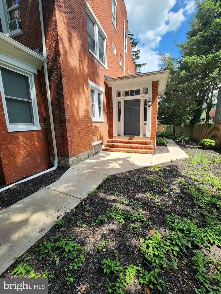 316 Upper College Ter #1 - Photo 2 of 10