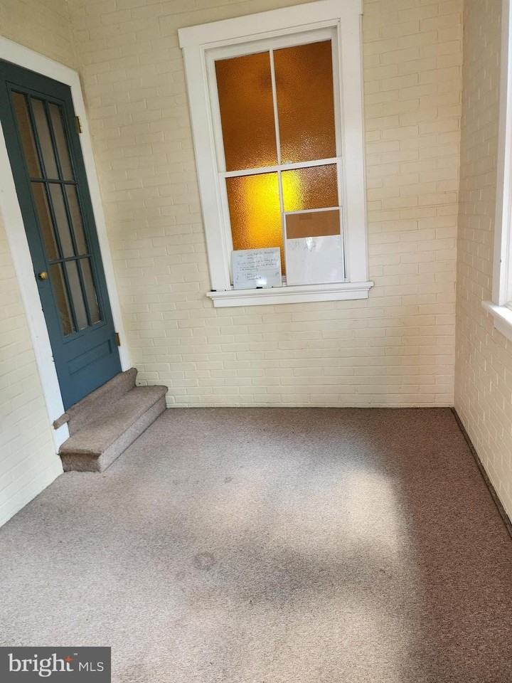 316 Upper College Ter #1 - Photo 3 of 10