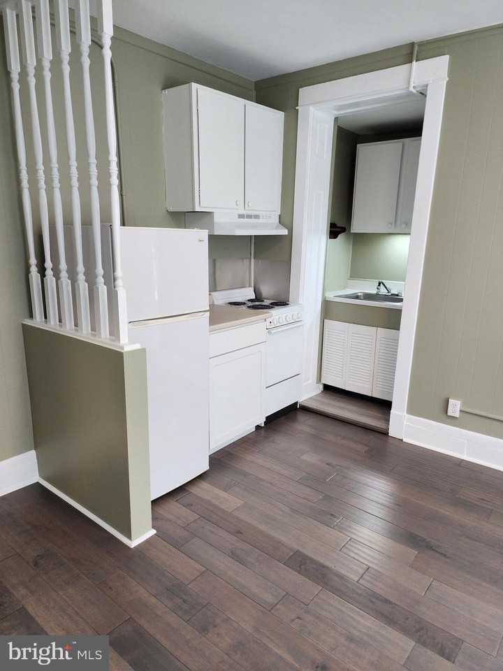 316 Upper College Ter #1 - Photo 4 of 10