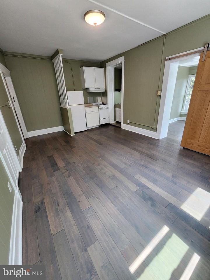 316 Upper College Ter #1 - Photo 5 of 10