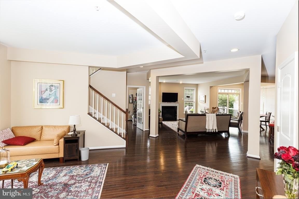 9203 Rice Ave - Photo 4 of 50