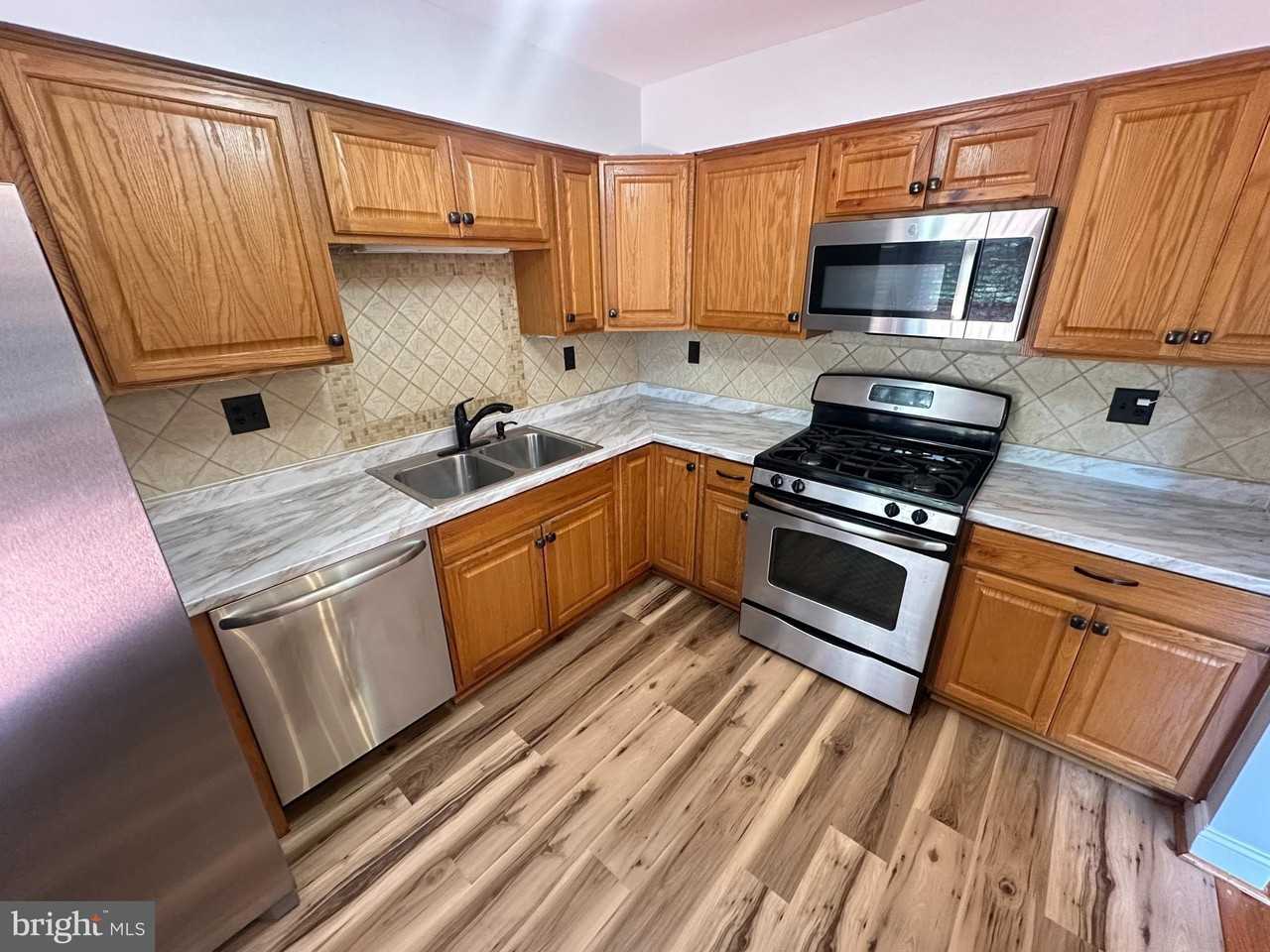 11546 Cosca Park Pl - Photo 5 of 48