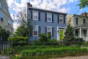 featured image of 14 W Delaware Ave