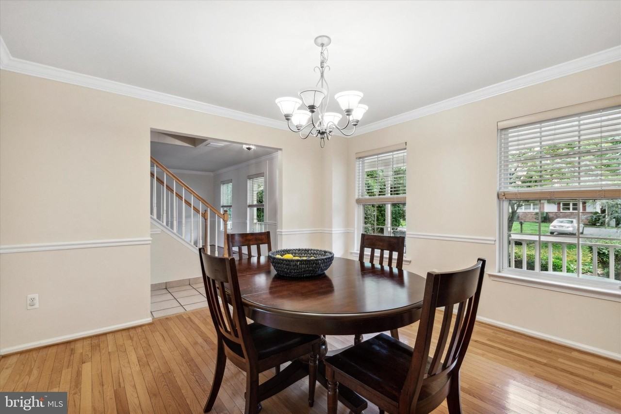 201 Pine Ave - Photo 4 of 25