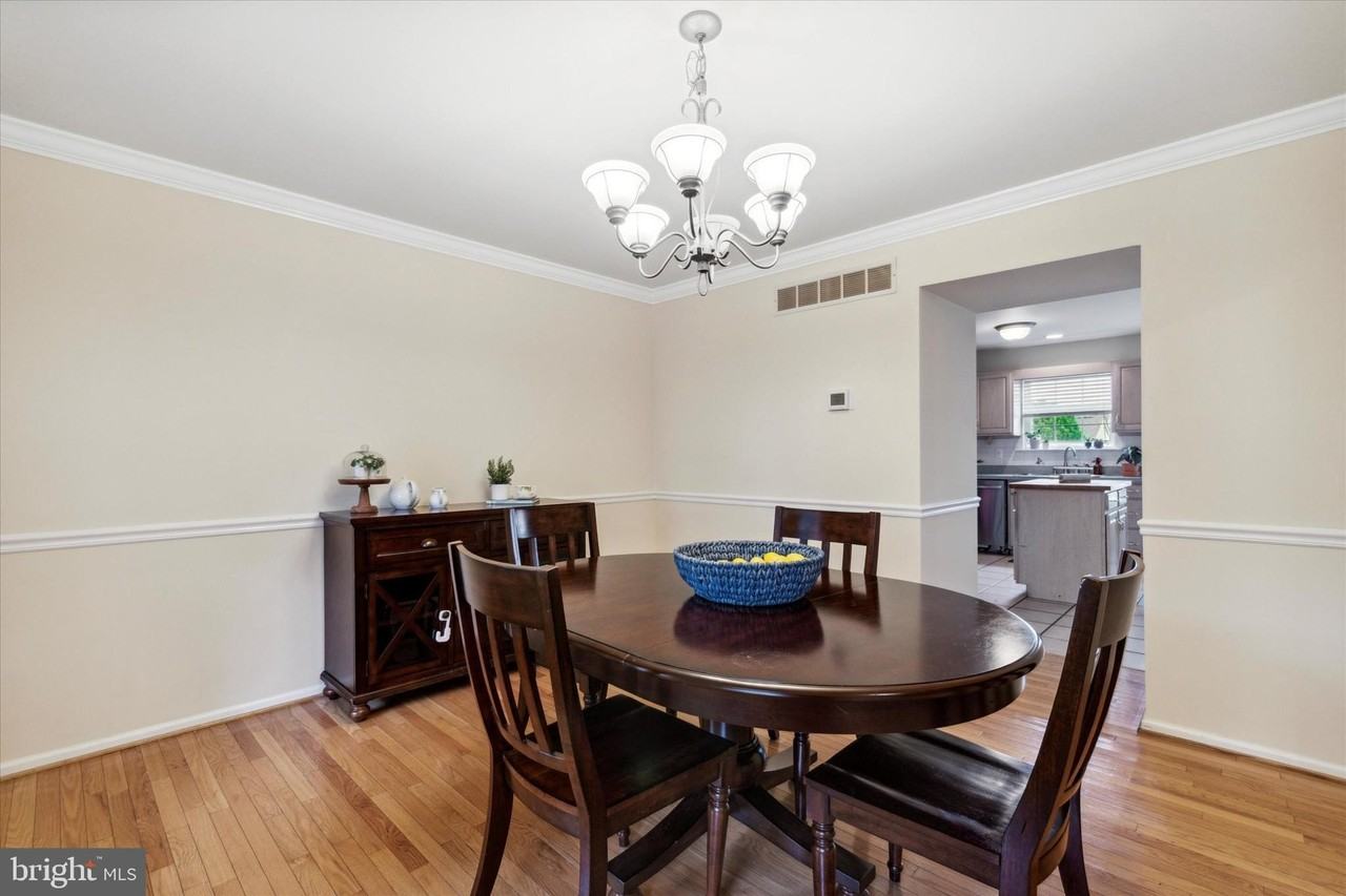 201 Pine Ave - Photo 5 of 25
