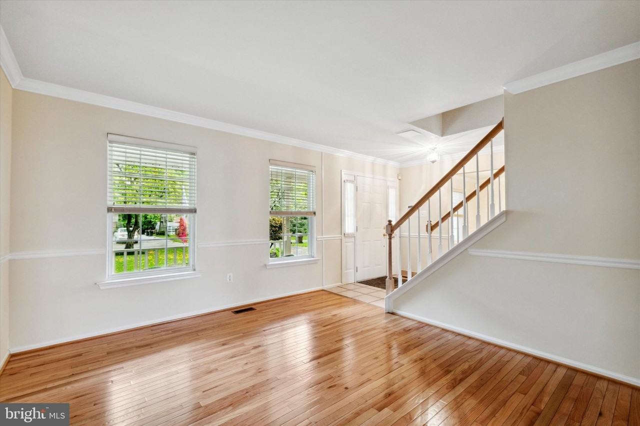 201 Pine Ave - Photo 6 of 25