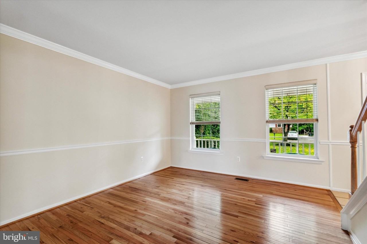 201 Pine Ave - Photo 7 of 25