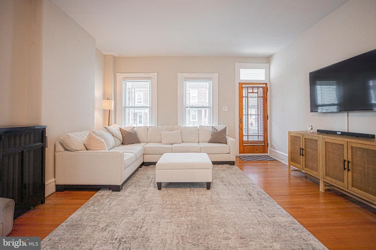 245 Hurst St - Photo 4 of 38