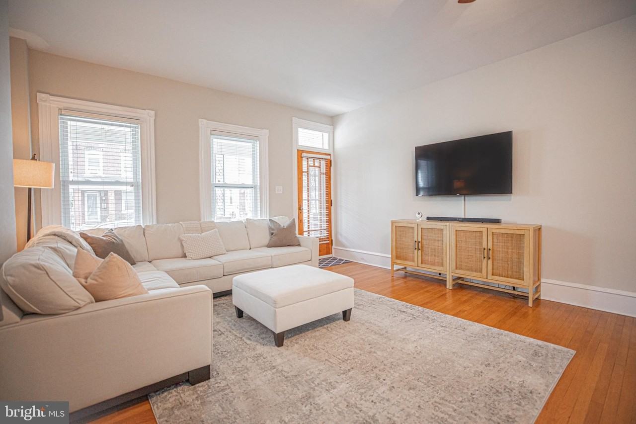 245 Hurst St - Photo 5 of 38