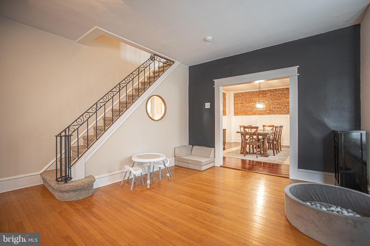 245 Hurst St - Photo 6 of 38