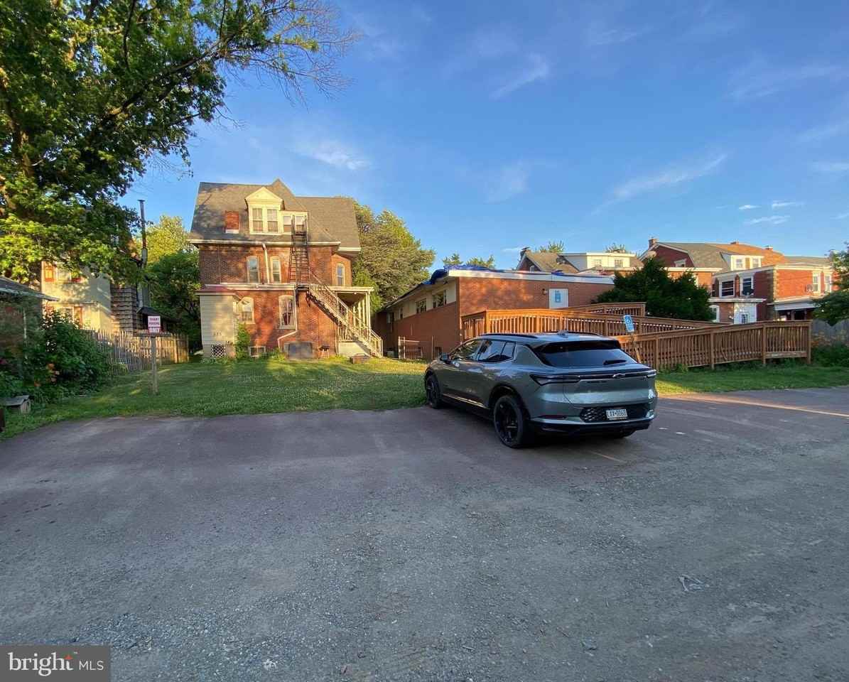 535 N Charlotte St #2 - Photo 4 of 15