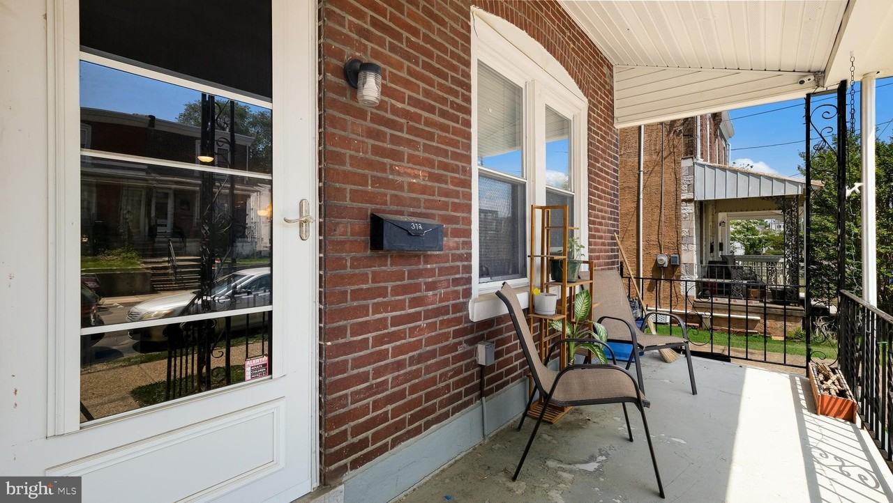 372 Ripka St - Photo 3 of 22