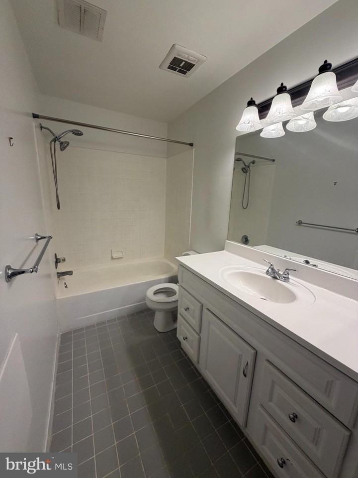 10222 Church St #404 - Photo 6 of 10