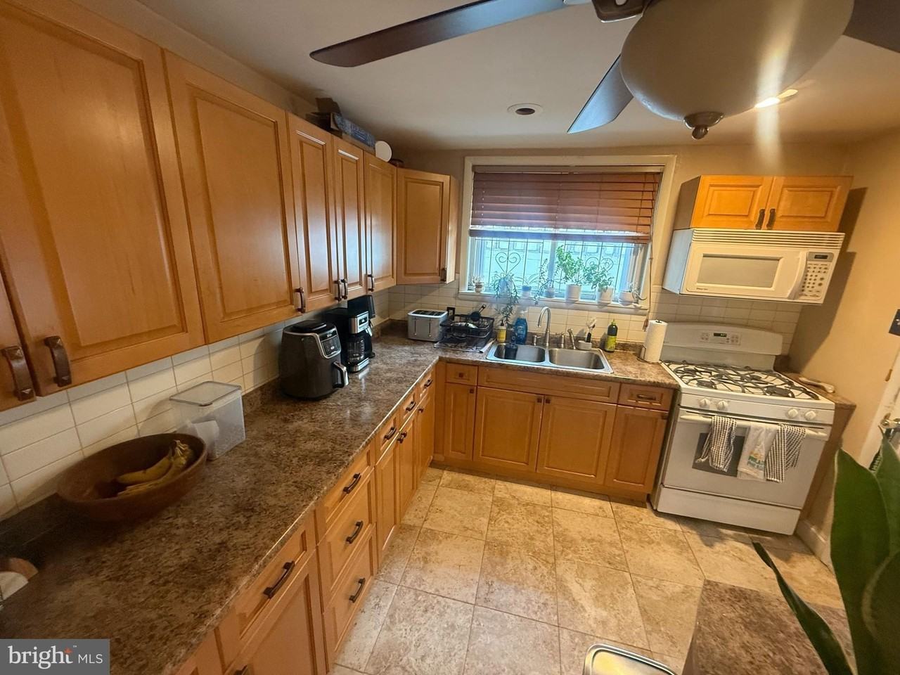 1521 Montrose St - Photo 5 of 17