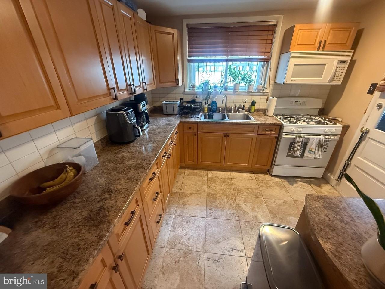 1521 Montrose St - Photo 6 of 17