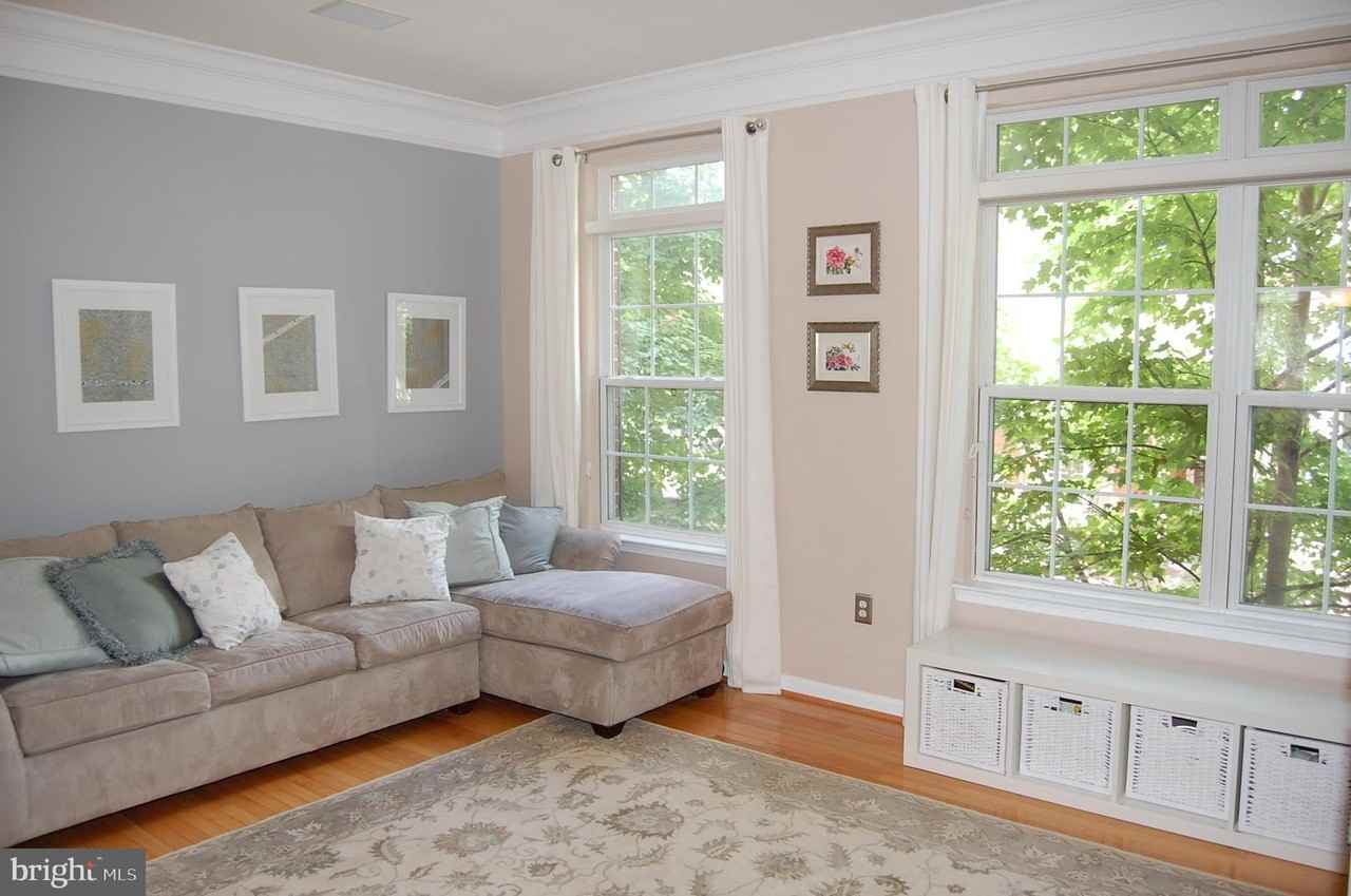 194 Martin Ln - Photo 4 of 40