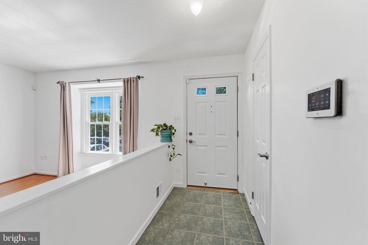 7428 Chummley Ct - Photo 4 of 35