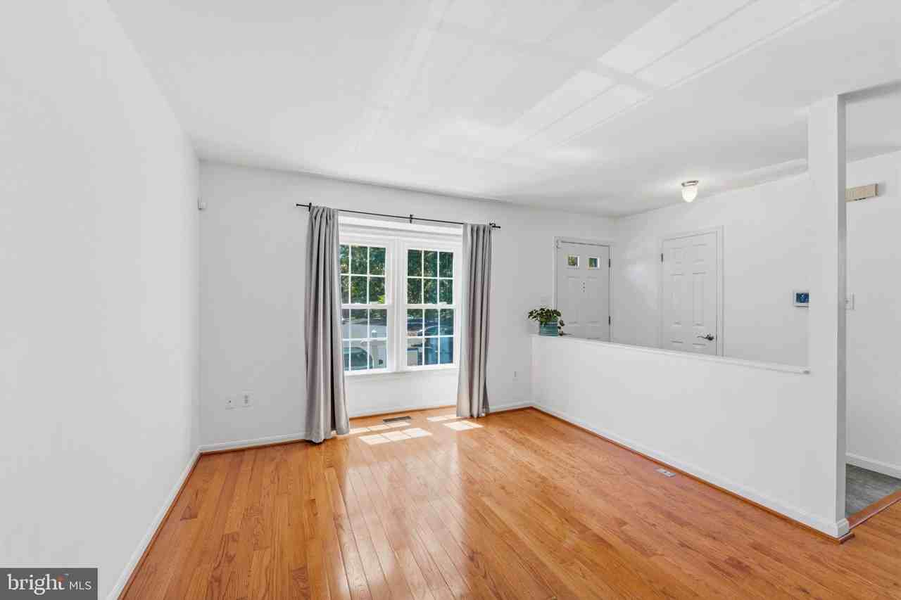 7428 Chummley Ct - Photo 5 of 35