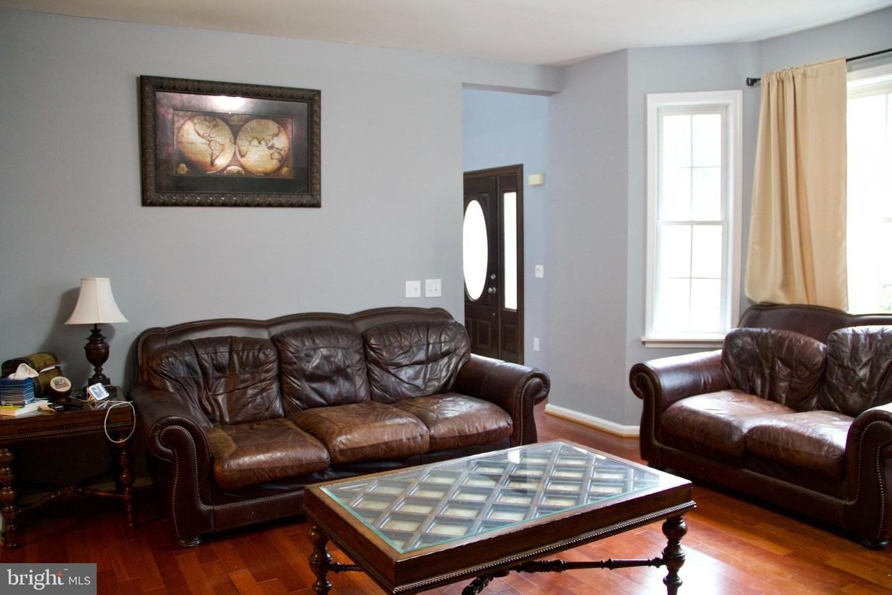 11601 Warren Ln - Photo 3 of 47