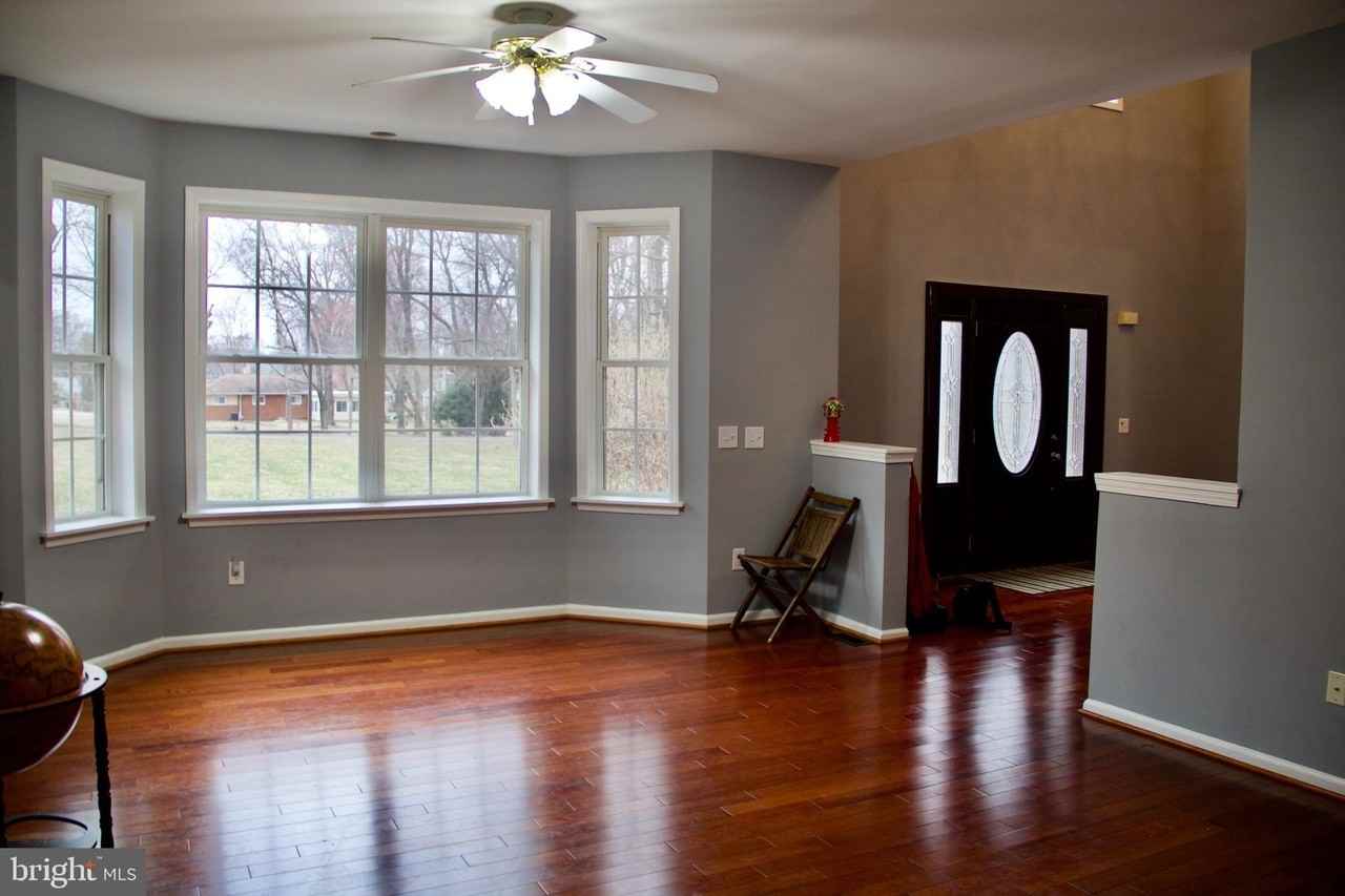11601 Warren Ln - Photo 7 of 47