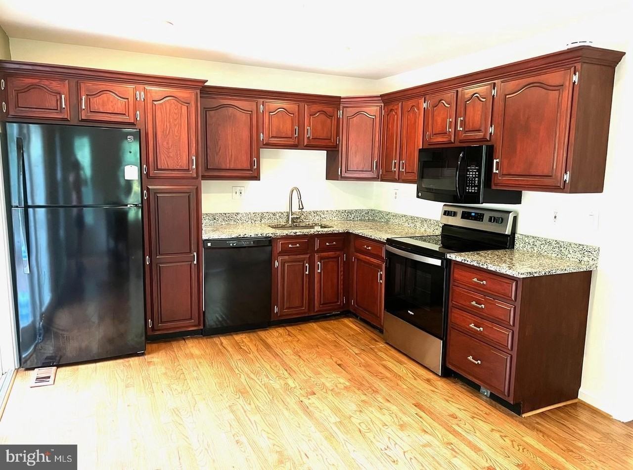 11951 Heathcote Ct - Photo 5 of 15