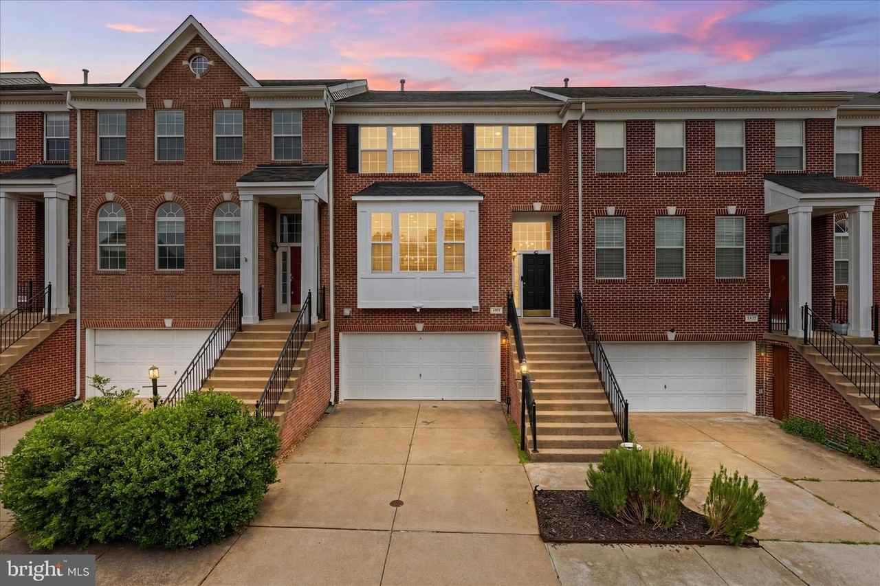 812 Sydney Ter Ne - Photo 2 of 48
