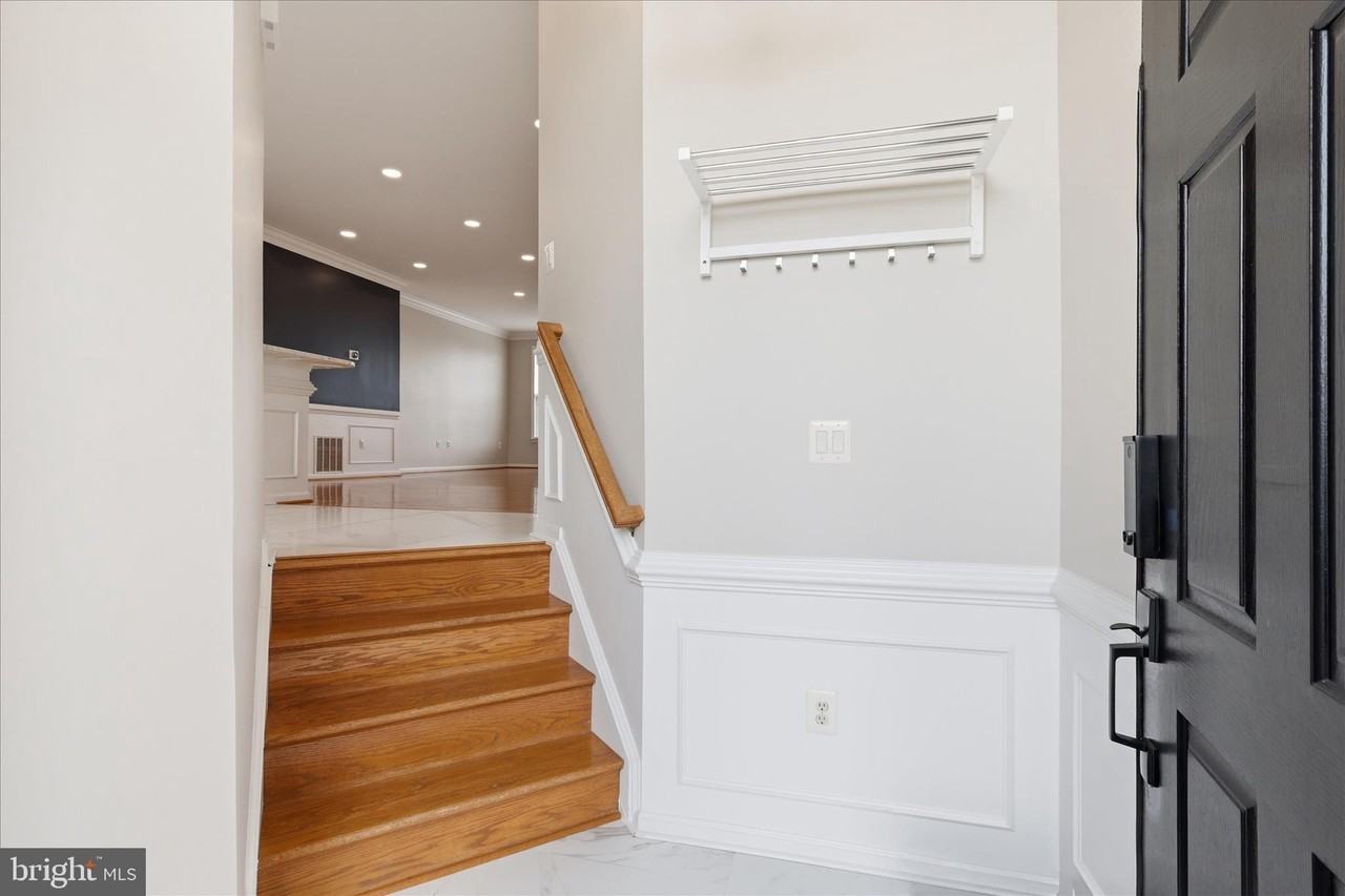 812 Sydney Ter Ne - Photo 7 of 48