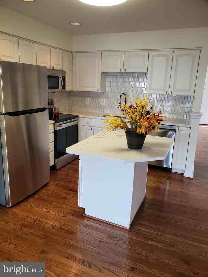4940 Marshlake Ln - Photo 2 of 11