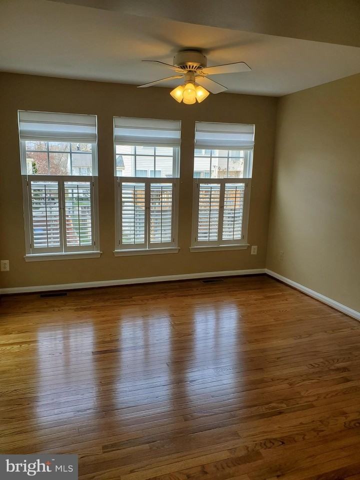 4940 Marshlake Ln - Photo 3 of 11