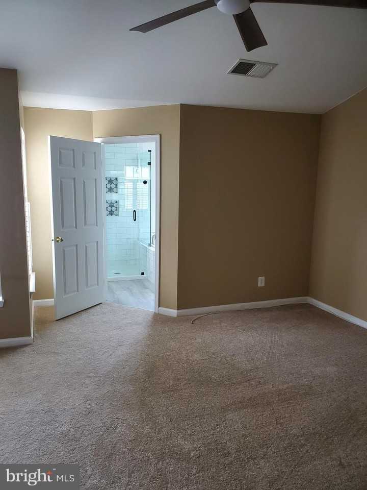 4940 Marshlake Ln - Photo 4 of 11