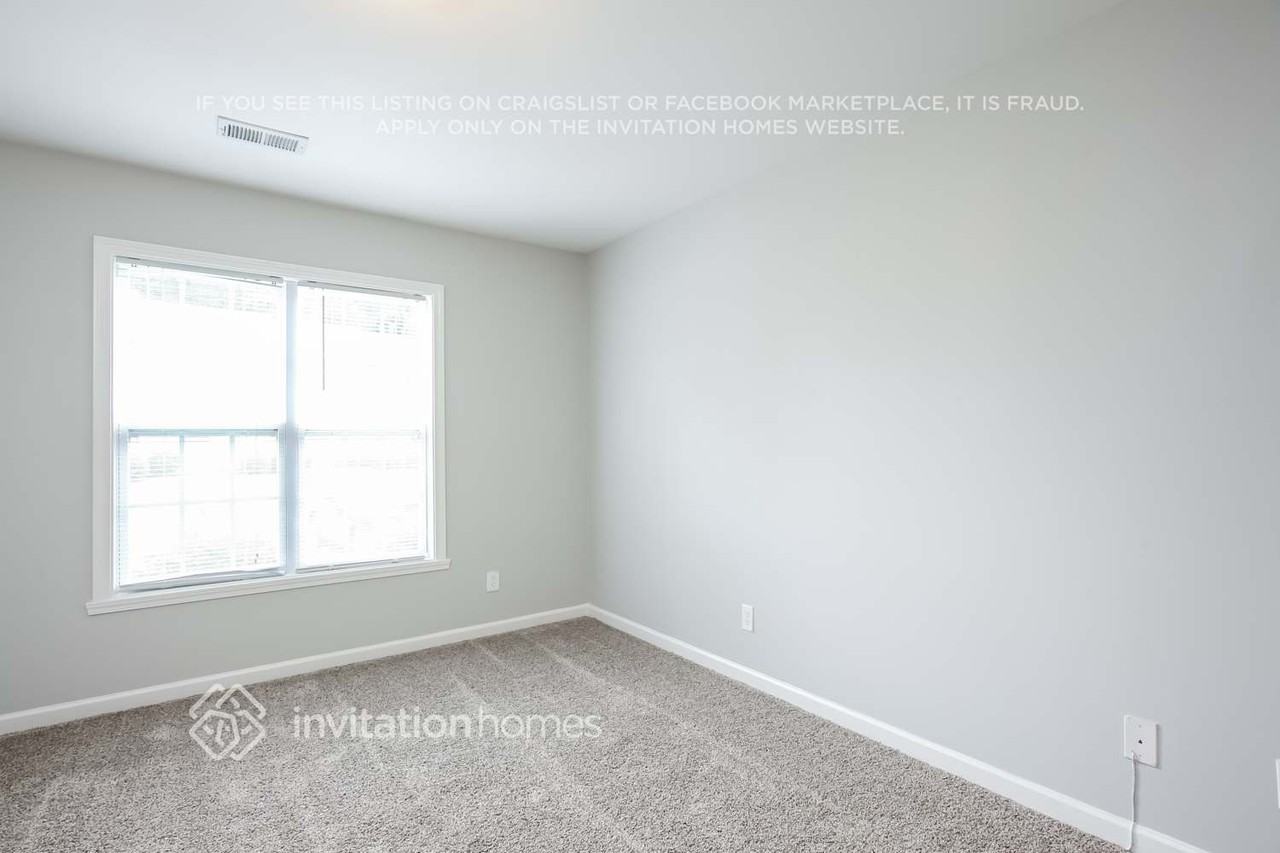 4200 Youngstown Dr - Photo 4 of 13