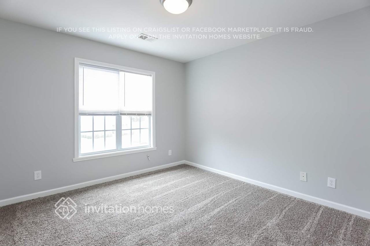 4200 Youngstown Dr - Photo 5 of 13