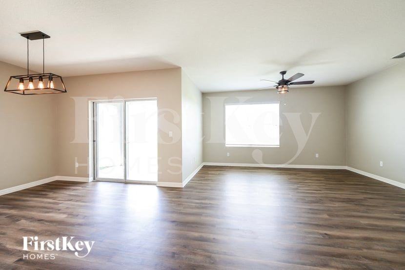 480 Burnham Cir - Photo 4 of 15