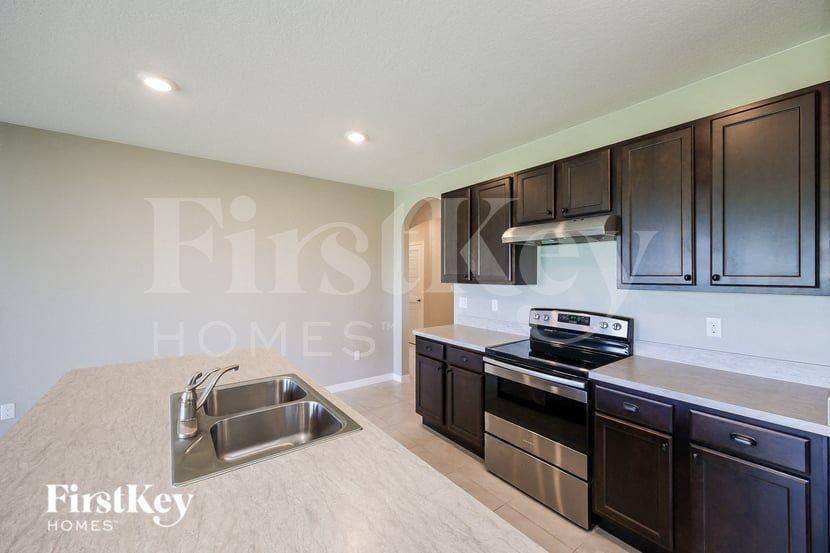 480 Burnham Cir - Photo 5 of 15