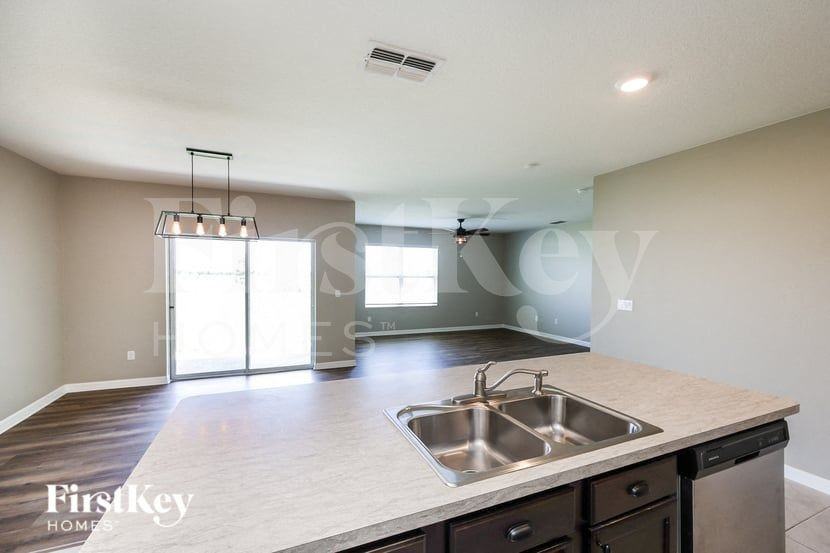 480 Burnham Cir - Photo 6 of 15
