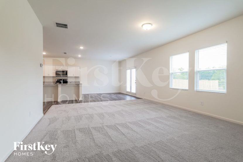 135 Knightsbridge Ln - Photo 3 of 15