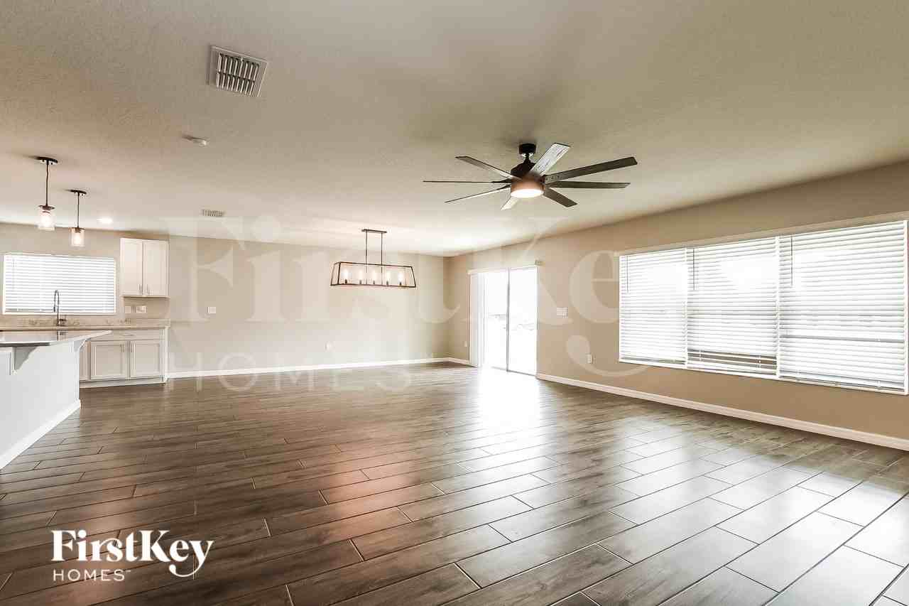 2175 Carriage Pointe Loop - Photo 2 of 19