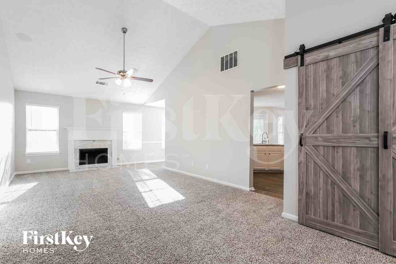 5321 Regency Lake Ct - Photo 3 of 15