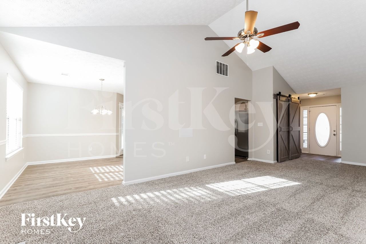 5321 Regency Lake Ct - Photo 4 of 15