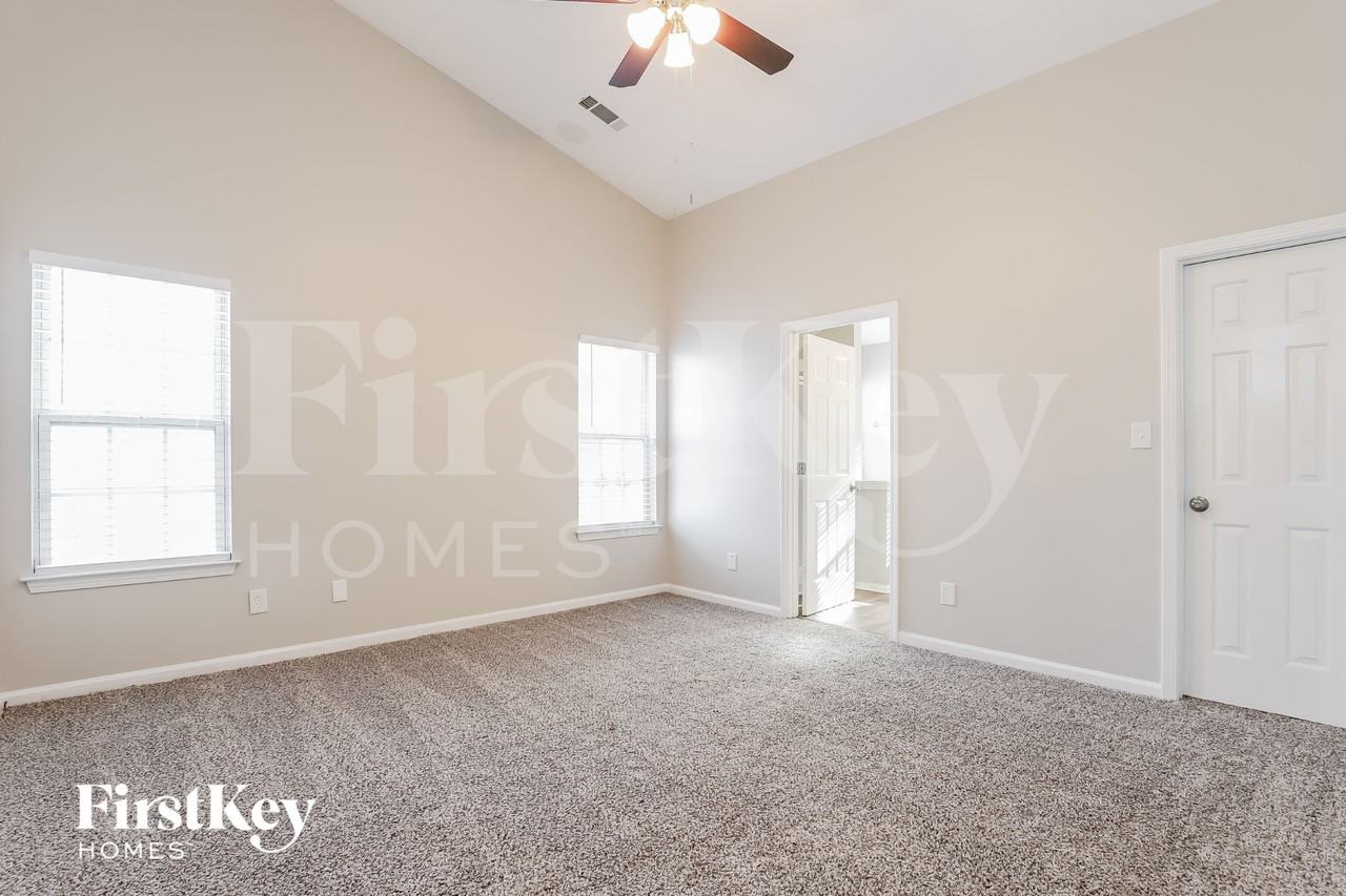 5321 Regency Lake Ct - Photo 7 of 15