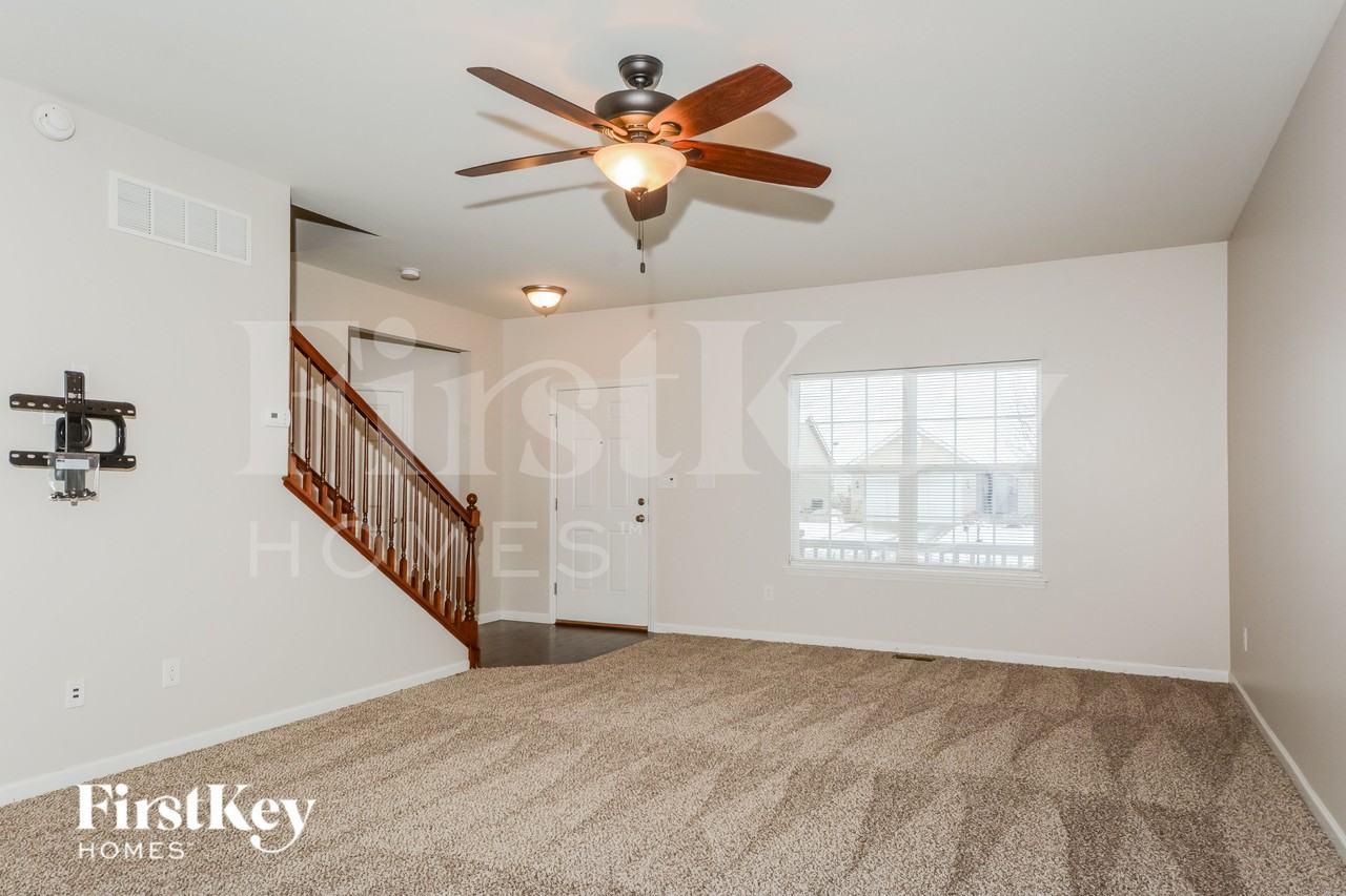 246 Wabash Woods Way - Photo 4 of 15