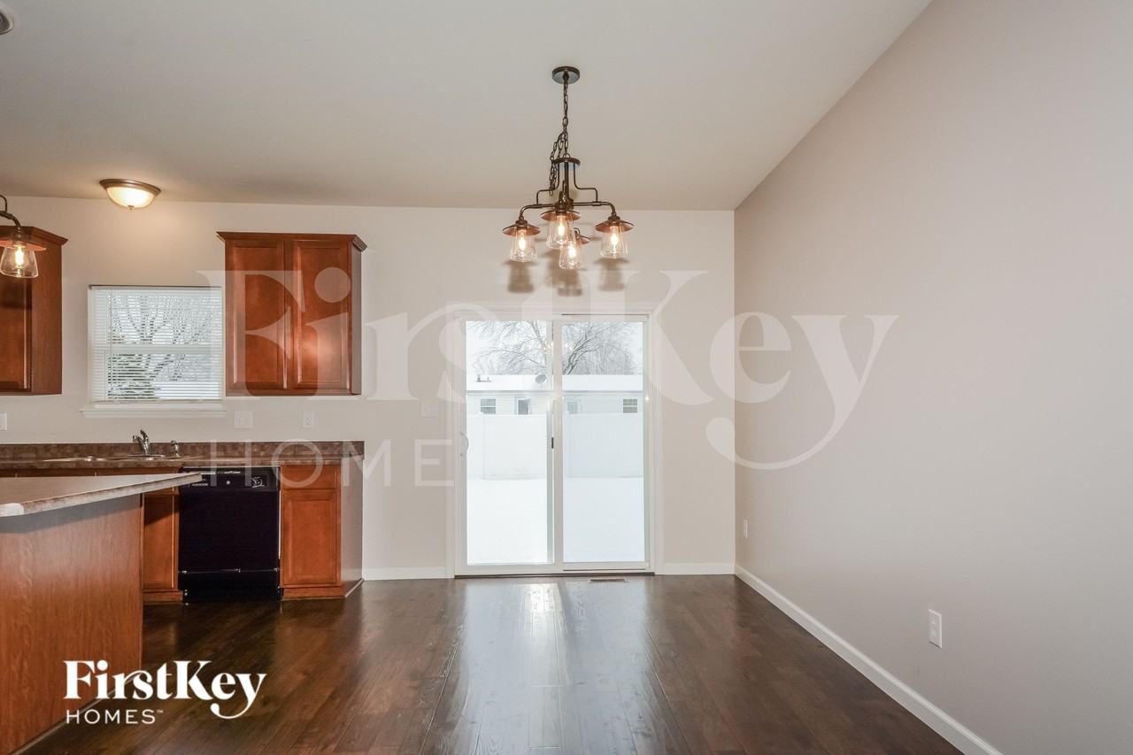 246 Wabash Woods Way - Photo 5 of 15