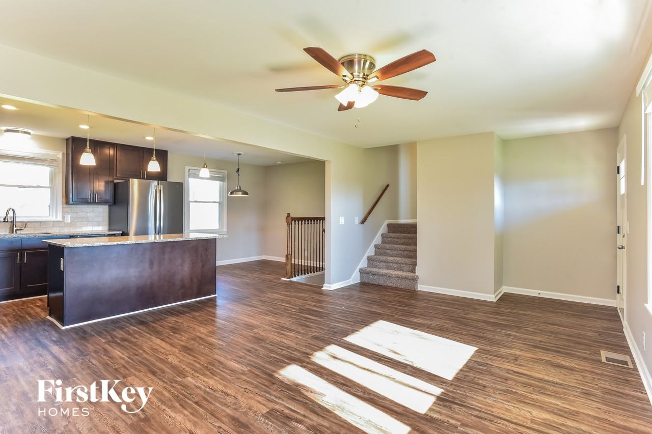 119 Melanie Dr - Photo 4 of 15