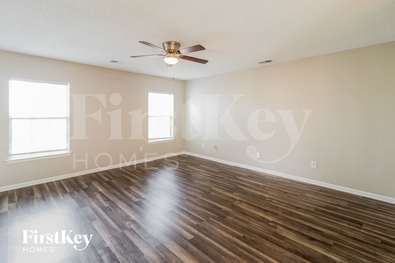 102 Kilpatrick Ct - Photo 3 of 15