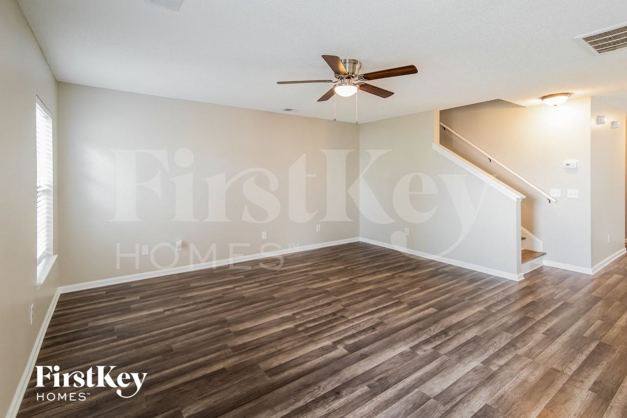 102 Kilpatrick Ct - Photo 4 of 15