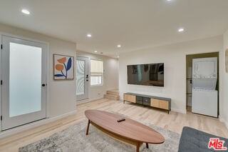 9042 Phyllis Ave #B - Photo 2 of 8