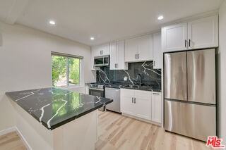 9042 Phyllis Ave #B - Photo 3 of 8